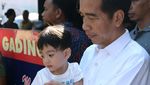 Foto: Lucunya Jan Ethes di Gendongan Jokowi