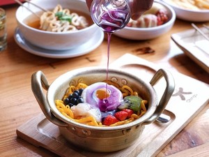 Lagi di Bandung? Coba Nih Dessert Ramyeon hingga Gelato yang Segar di Sini!