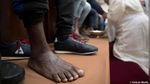 Foto: Saat Paus Fransiskus Cium Kaki 12 Narapidana