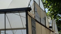 Kepala Sub Bagian Tata Usaha Suku Dinas (Sudin) Kelautan, Pertanian, dan Ketahanan Pangan (KPKP) Jakarta Utara (Jakut) Unang Rustanto menjelaskan, pengelolaan greenhouse di Rumah Susun Marunda, Jakarta Utara, tidak berada di bawah instansinya.