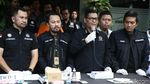 Polisi Pamerkan Arseto Pariadji Bertopeng dan Mercy Putih