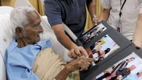 Dokter menambahkan, proses penyembuhan akan memakan waktu sekitar 2-3 hari. Dokter pun menjadwalkan Nyak Sandang untuk kontrol lagi seminggu setelah operasi. (Foto: Muchlis Jr-Biro Pers Setpres)