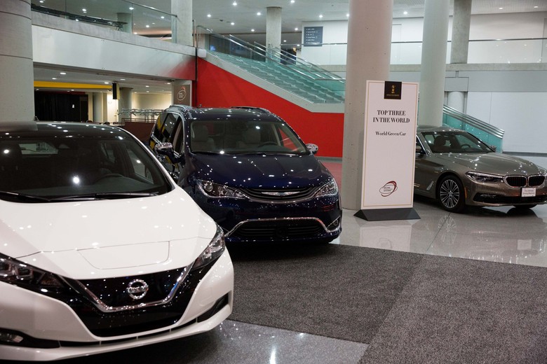 Beralih ke Kendaraan Rendah Emisi Nissan  Pensiunkan Mobil  