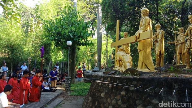 Jalan Salib Gua Maria Puhsarang, Kenang Perjalanan Yesus