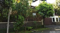 Rumah itu beralamat di Jalan Pinang Merah II, Blok SK Persil Nomor 7-8, Pondok Pinang, Kebayoran Lama, Jakarta Selatan (Foto: Yulida Medistiara/detikcom)