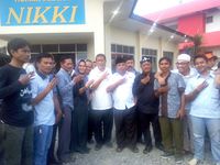 Enam kepala desa di Karawang jadi tersangka karena pose dengan Deddy Mizwar