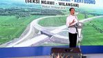 Gaya Jokowi Naik Truk Resmikan Tol Ngawi-Kertosono