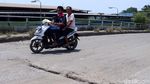 Ngeri! Flyover Cilincing Rusak dan Berlubang