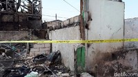 Kebakaran itu terjadi di RT 16 dan RT 01/RW 05, Taman Kota, Kembangan Utara, Jakarta Barat pada Kamis (29/3) kemarin. Akibatnya, 117 rumah dan 317 pintu kontrakan yang banyak berada di atas rumah warga ludes (Foto: Haris Fadhil/detikcom)