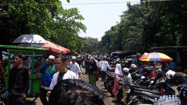 Harmonisnya Ibadat Jumat Agung di Katedral dan Jumatan di Istiqlal