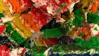 Beberapa waktu yang lalu Victoria Beckham terlihat mengunggah foto rainbow cake dengan paduan lapisan cream. Untuk merayakan apa ya? Foto: Instagram @victoriabeckham