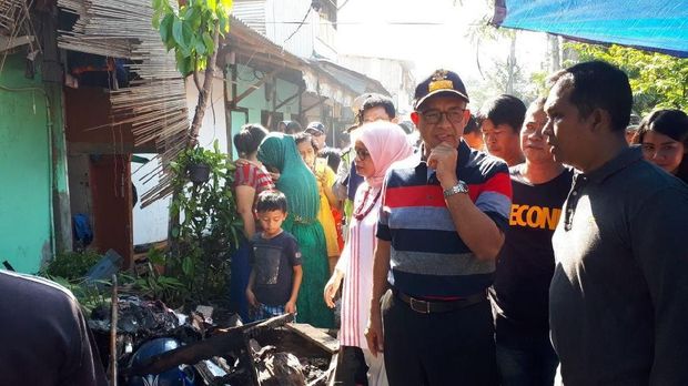 Anies saat meninjau lokasi kebakaran