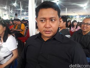 Alasan Frans Sukarela Jadi Penerjemah Bahasa Isyarat di Katedral