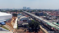 Untuk pekerjaan persiapan telah selesai 100%. Kemudian pembangunan prasarana seperti jalur LRT sepanjang 5,8 kilometer (km) mencapai 66,62%, dan pengadaan rolling stock atau kereta ringannya sendiri mencapai 63,10%. 