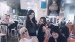 Keren! Intip Pose Kevin Aprilio Makan Kue hingga Ngeteh