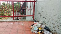 Dulu tumpukan sampah berjejal di tiap sudut jembatan.