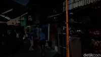 Ini dari PAM makanya nyala yang di musala, kata Sumarjo di lokasi.