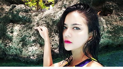 Olahraga ala Jenita Janet, Basah-basahan di Kolam Renang