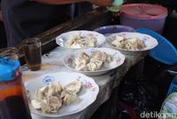 Ke Garut, Wajib Cicip Sate Hingga Bakso Dombrut yang Empuk dari Daging Domba Muda
