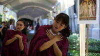 Tahun ini, katedral menyelenggarakan ibadat Jalan Salib satu kali. Tak hanya itu, kali ini Jalan Salib juga tidak dilakukan dalam bentuk Tablo atau aksi teatrikal jalan salib.