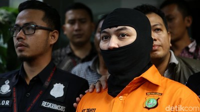 Polisi Pamerkan Arseto Pariadji Bertopeng dan Mercy Putih