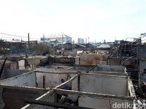 Cerita Heroik Petugas Selamatkan Warga di Kebakaran Taman Kota