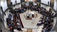 Ritual ini merupakan yang keenam kalinya bagi Paus Fransiskus (Foto: Dok. Vatikan Media via Reuters)
