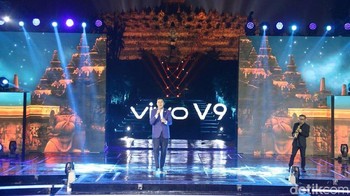 Saatnya menyaksikan new Perfect Selfie Icon @tulusm dengan lagu Jangan Cintai Aku Apa Adanya. #VivoV9 #VivoV9GrandLaunch. Foto: Peluncuran Vivo V9