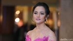 Nikita Mirzani-Dipo Latief Makin Mesra, Meriahnya Konser The Chainsmokers