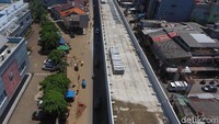 Sementara untuk pengadaan sarana atau rolling stock sebanyak 16 gerbong LRT telah dimulai pada 1 Februari 2017 dan target selesai di Oktober 2018.