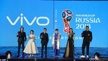 Menangkap kesempurnaan Borobudur dengan 6.3 FHD+ FullView Display. Inilah Vivo V9 & Perfect Selfie Icon Vivo Indonesia @PrillyBie @maudyayunda @agnezmo @afgansyah_reza @AlKohler7 @tulusm #VivoV9 #VivoV9GrandLaunch. Foto: Peluncuran Vivo V9