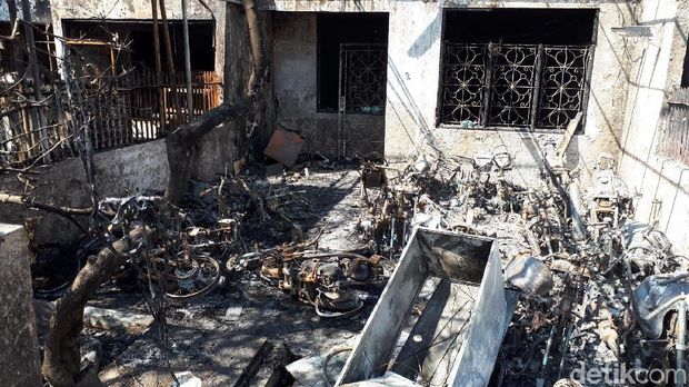 Kesaksian Warga Taman Kota: Api Merambat Cepat Lewat Kabel