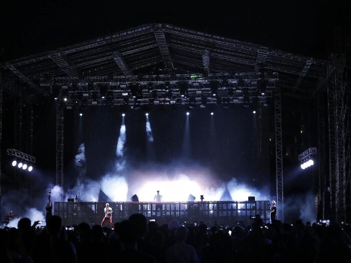 Ilustrasi Penonton Konser Musik di Konser The Chainsmokers di Jakarta.