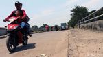 Ngeri! Flyover Cilincing Rusak dan Berlubang