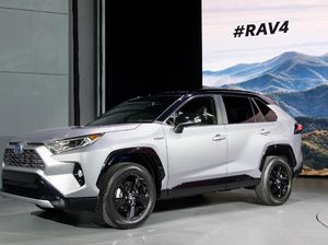 Toyota Luncurkan Generasi Terbaru RAV4, Kian Sangar