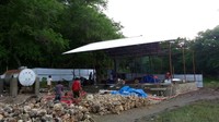 Di kompleks PLTD, ada tiga mesin diesel. Dalam sebulan, PLTD ini menghabiskan sekitar 3,6 ton solar, di mana solar dikirim secara berantai lewat darat dati Depo Reo-Ruteng-Labuan Bajo dan dilanjutkan via kapal laut, diangkut dengan drum-drum 200 liter dan dibawa ke PLTD secara manual.  Pool/PLN.