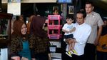 Foto: Lucunya Jan Ethes di Gendongan Jokowi