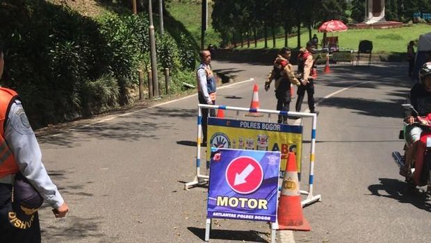 Lalin dari Puncak ke Cianjur ditutup mulai perkebunan teh Gunung Mas
