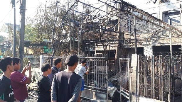 Banyak rumah yang hangus terbakar