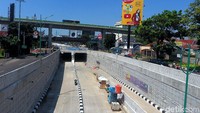 Sudah tidak ada lagi alat-alat berat di lokasi proyek.