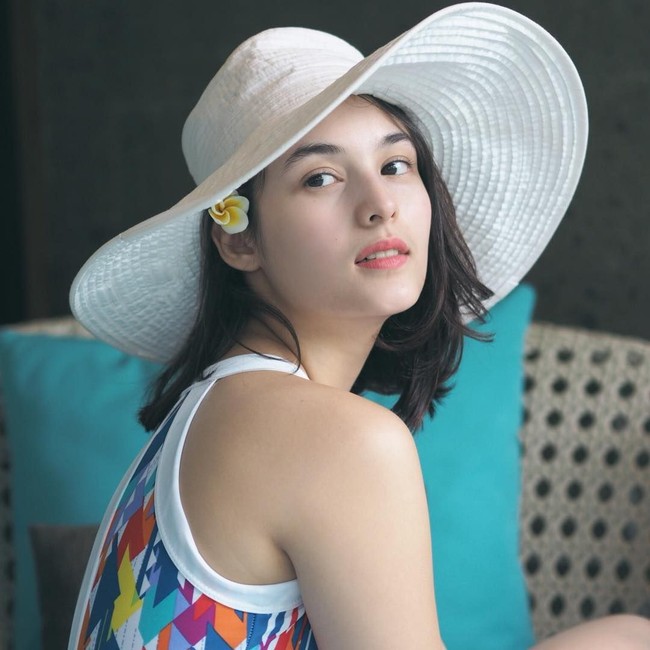 Paras cantik Chelsea Islan selalu menarik perhatian siapapun yang melihatnya. Tak hanya berparas rupawan, wanita blasteran Indonesia-Amerika ini juga jago akting. Foto: Instagram/chelseaislan