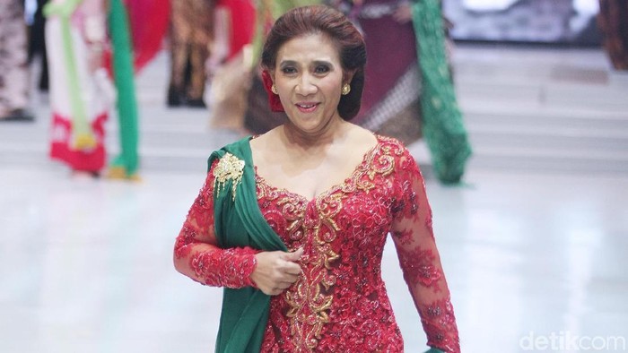 Susi Pudjiastuti Jadi Model Anne Avantie