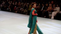 Deretan foto Susi di atas catwalk. (Dok KKP)