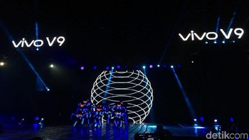 Welcoming Vivo V9 Perfect Shot Perfect View. Hadir dengan All New FullView Display dan Dual Rear Camera untuk membuatmu melihat dunia lebih luas. #VivoV9 #VivoV9GrandLaunch. Foto: Peluncuran Vivo V9
