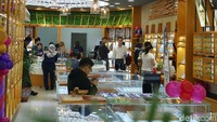 Kacamata dengan kualitas tinggi namun dengan budget yang terjangkau.