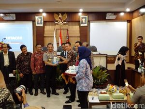 Kapolri Hadiri Peluncuran Buku Karya Eks Ketua KY di Yogya