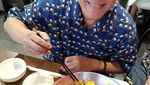 Setia Dampingi Mario Teguh, Ini Pose Linna Teguh Saat Makan Bersama