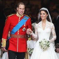 Kate Middleton bertemu Pangeran William yang kini menjadi suaminya ketika keduanya berkuliah di St. Andrews University tahun 2001. Awalnya Kate dan William berteman, lalu mulai berpacaran selama satu dekade dan menikah di 2011. Foto: Getty Images