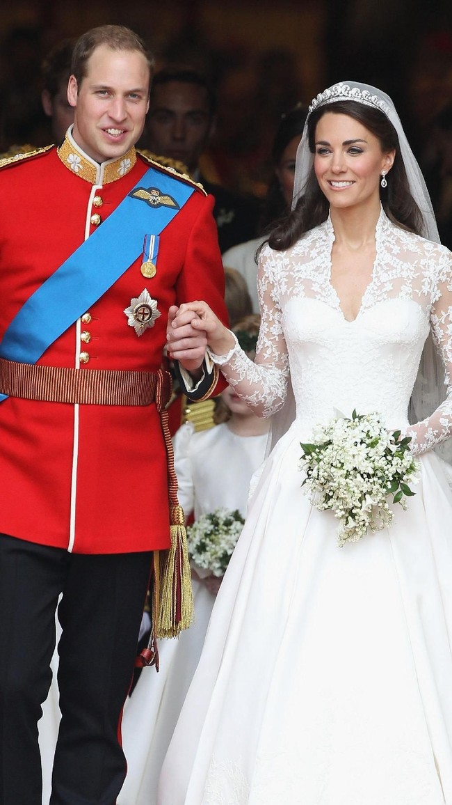 Kate Middleton bertemu Pangeran William yang kini menjadi suaminya ketika keduanya berkuliah di St. Andrews University tahun 2001. Awalnya Kate dan William berteman, lalu mulai berpacaran selama satu dekade dan menikah di 2011. Foto: Getty Images