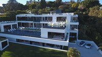 Rumah ini dibangun oleh Bruce Makowsky selama empat tahun dan melibatkan 300 pekerja bangunan. Foto: BAM Luxury Development.